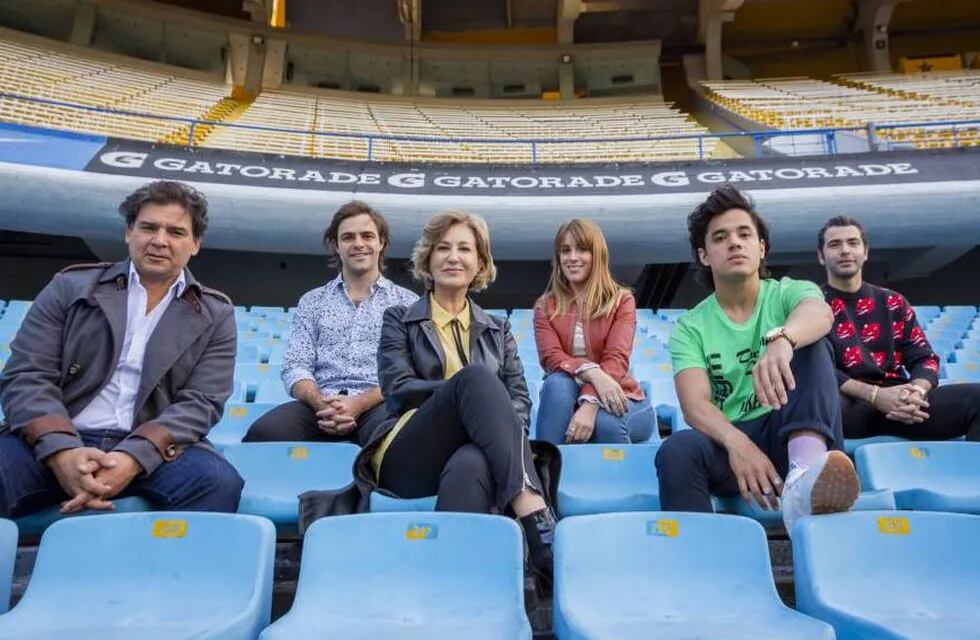 El elenco de la serie sobre la vida de Maradona.