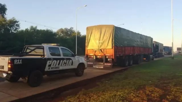 Retienen siete camiones cargados con granos que evadieron el ingreso tributario a Misiones
