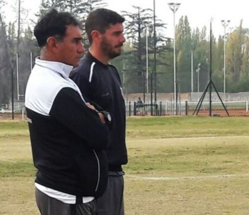 Darío alaniz junto a Martín Abaurre dirigieron la primera práctica del "Lobo".