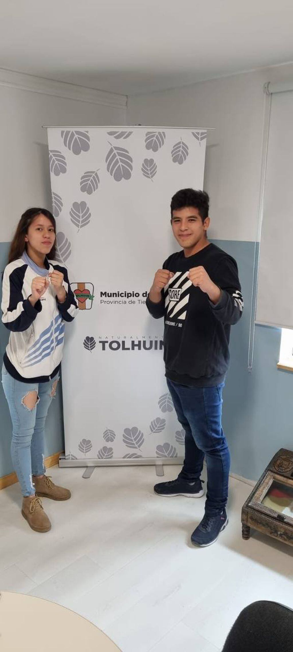 Ambos jóvenes representarán a Tolhuin en el torneo que se disputará en Posadas, Misiones.