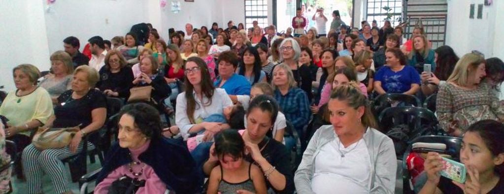 Las invitadas disfrutaron de una tarde llena de canciones, bailes y regalos.