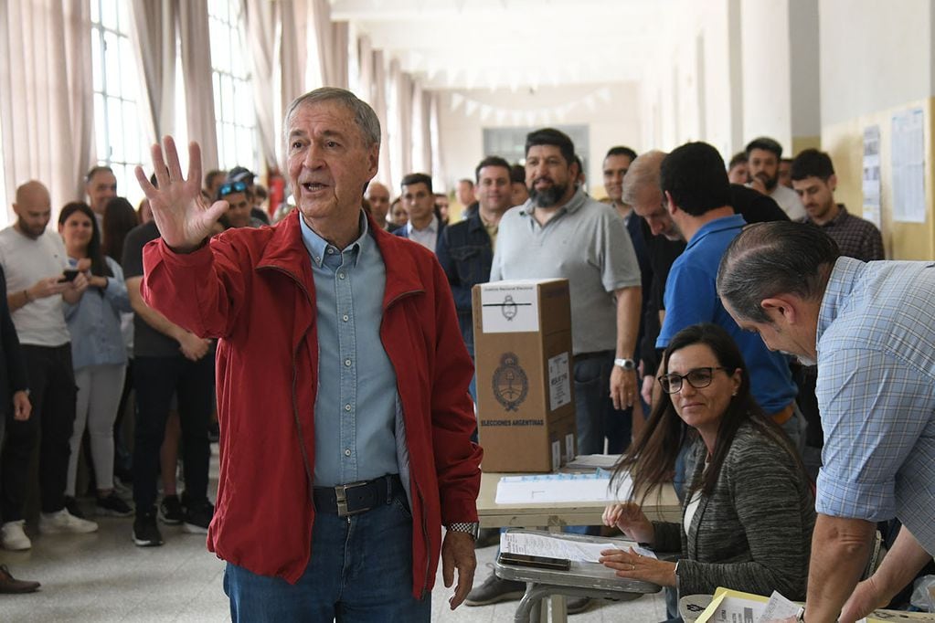Voto de Schiaretti  Elecciones presidenciales 2023 Escuela Domingo Savio ( Ramiro Pereyra /La Voz)