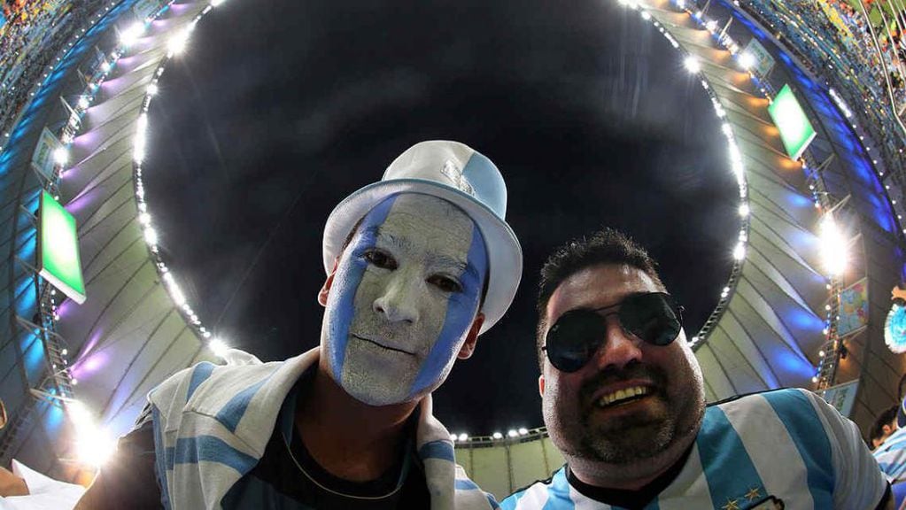 Hinchas argentinos en el Maracaná. (Foto: Télam)