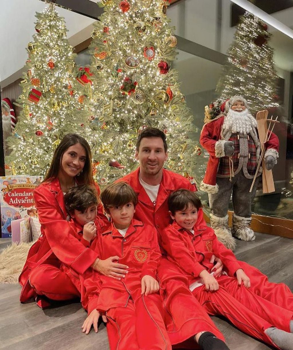 Messi y Antonela mandaron un saludo navideño