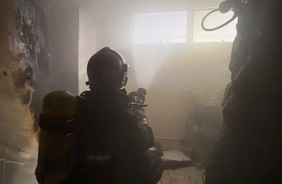 Susto por un incendio en el subsuelo del Hospital Córdoba.