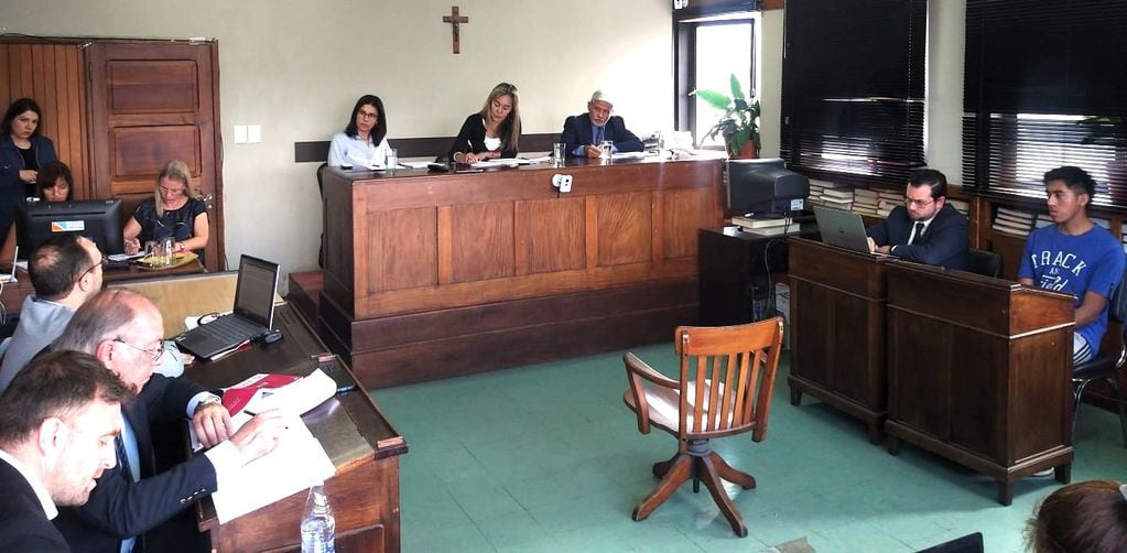 El tribunal para este juicio está integrado por los jueces María Margarita Nallar como presidente (al centro), Claudia Cecilia Sadir y Luciano Yapura.