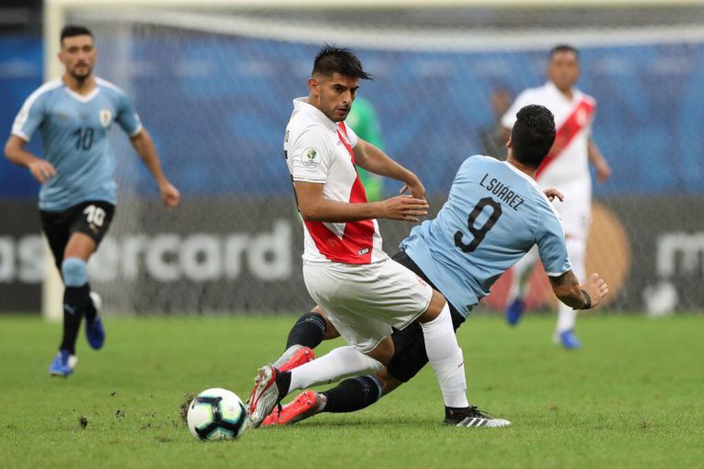 Carlos Zambrano se destaca en la Selección de Perú. (AP)