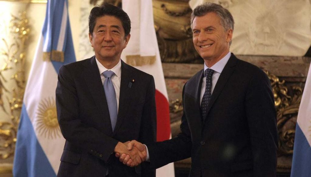 Shinzo Abe junto a Mauricio Macri, durante una de sus visitas a la Argentina.