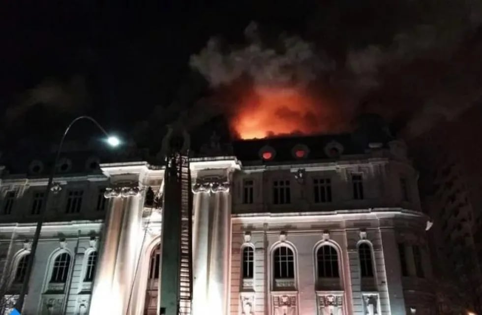 Incendio en Bahía Blanca (Foto: TN)