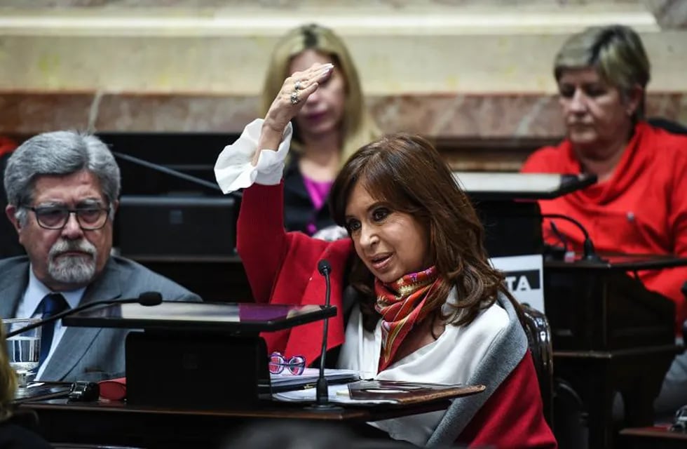 This handout photo released by the Argentinian Senate's press office shows Argentina's former President and Senator Cristina Fernandez de Kirchner (C) debating the bill to legalizing abortion at Congress in Buenos Aires on August 9, 2018. - Argentine lawmakers geared up Wednesday August 8, for a key vote on legalizing abortion amid fiercely polarized campaigns for and against the bill in the traditionally Roman Catholic country. (Photo by HO / Prensa Senado / AFP) / RESTRICTED TO EDITORIAL USE - MANDATORY CREDIT \