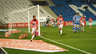 Videos: los goles de Parnisari, uno en contra, en el increíble primer tiempo de Instituto.