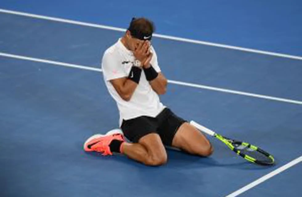 Spain's Rafael Nadal celebrates beating Canada's Milos Raonic in their men's singles quarter-final match on day ten of the Australian Open tennis tournament in Melbourne on January 25, 2017. / AFP PHOTO / GREG WOOD / IMAGE RESTRICTED TO EDITORIAL USE - ST