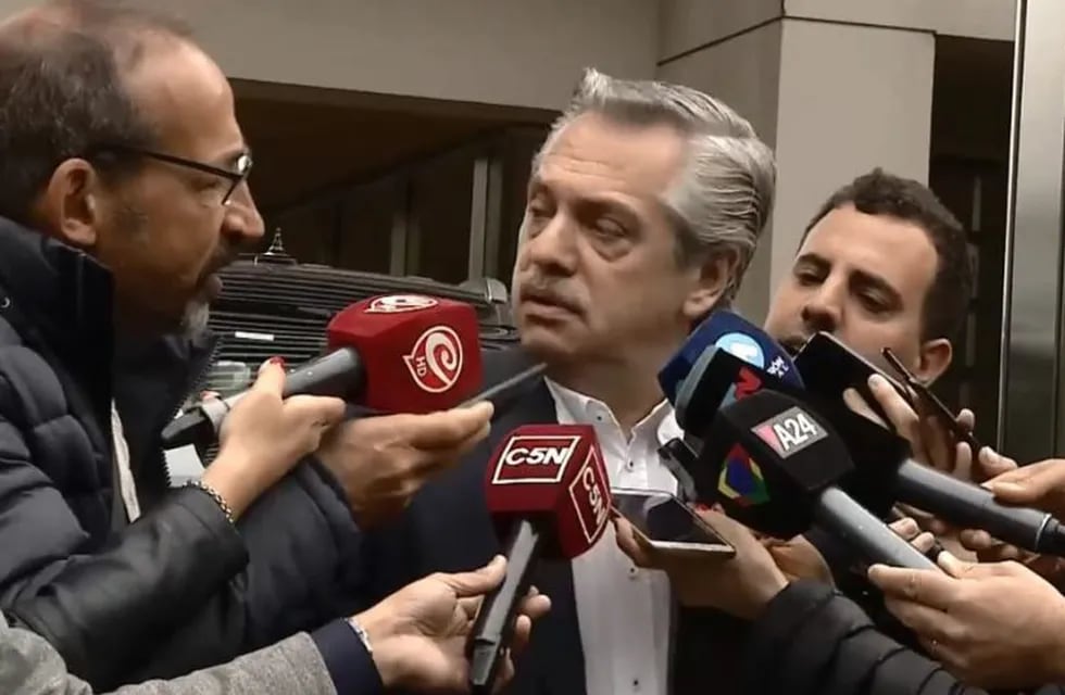 Alberto Fernández recibió a la prensa tras el segundo debate presidencial. Foto: Captura de pantalla TN.
