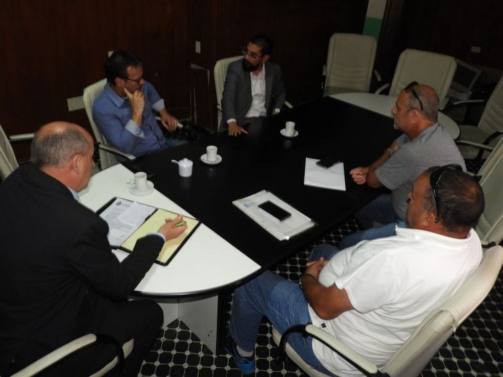 Reunión entre Uset, Sindicato de Obreros Marítimos y CGT