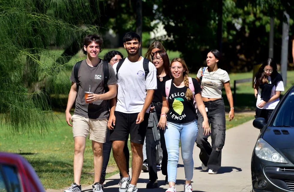 Estudiantes volvieron a la ciudad de Córdoba tras el fin de semana extra largo.