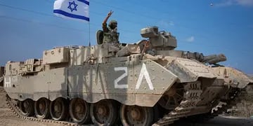 El ejército israelí incursiona en Gaza (AP).