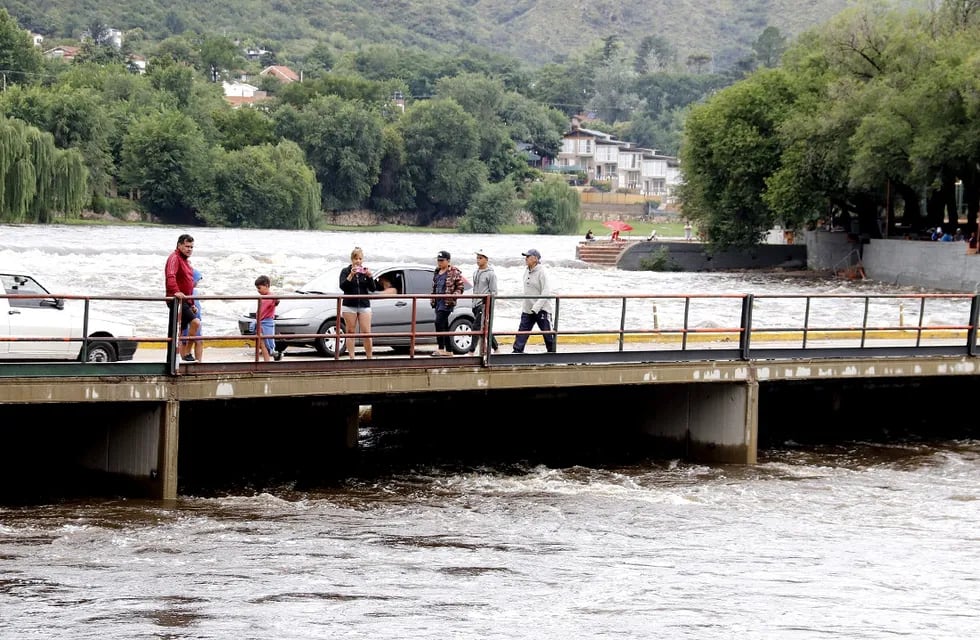  ID:6826800 Creciente 
crecida del Río San Antonio en Carlos Paz
Yanina Aguirre