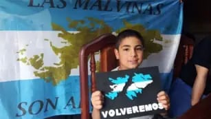 Quieren que se aplique la Ley Thiago Nahuel en Neuquén que obliga a los alumnos de la provincia a llevar la estampa o bordado de las Islas Malvinas en el guardapolvo.