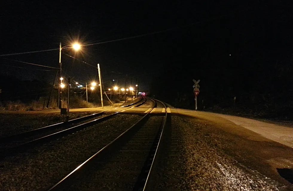 Denunciaron la aparición de un fantasma sobre las vías del Tren Roca, en La Plata.