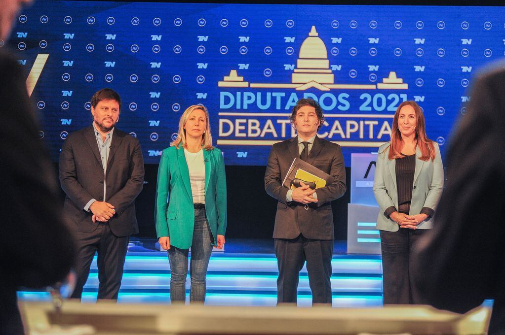 Cuatro de los cinco candidatos en el debate en TN. De izquierda a derecha: Leandro Santoro, Myriam Bregman, Javier Milei y Maria Eugenia Vidal.

Foto Federico Lopez Claro