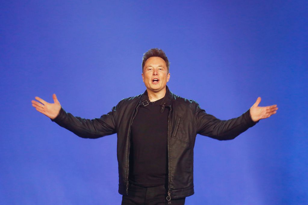 Elon Musk podría afrontar una pena de hasta 1.000 millones de dólares por romper el contrato con Twitter. Foto: AP.
