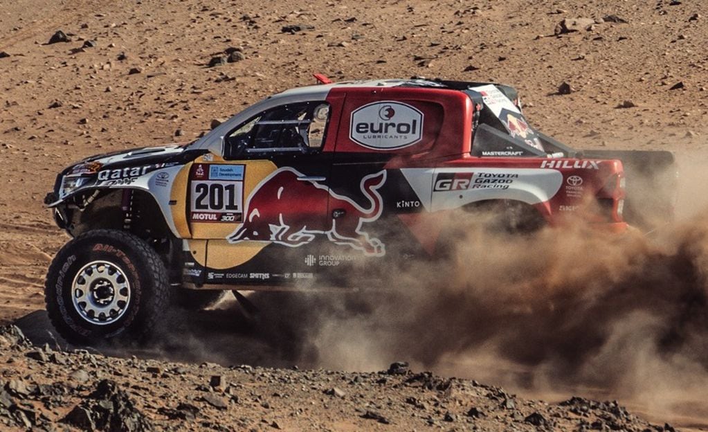A falta de las últimas cinco etapas del Dakar 2022, Al-Attiyah (Toyota) lidera con 44 minutos y 59 segundos de margen sobre Loeb. 