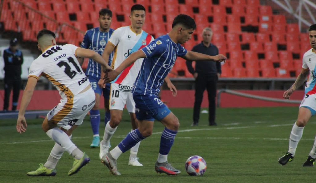 Godoy Cruz y Arsenal, jugaron un partido clave por el descenso en la Liga Profesional de Fútbol.