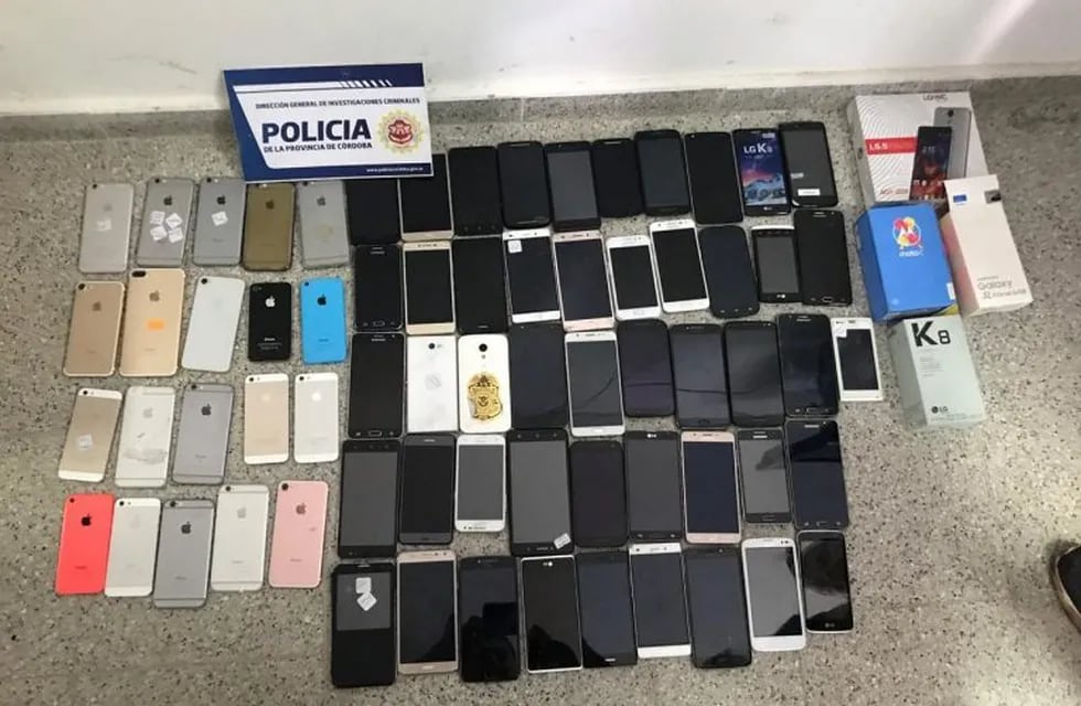 Secuestraron más de 50 celulares en Córdoba.