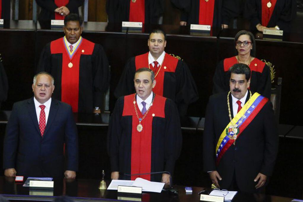 Nicolás Maduro con Diosdado Cabello, líder oficialista y presidente de la Asamblea Nacional Constituyente (BLOOMBERG).