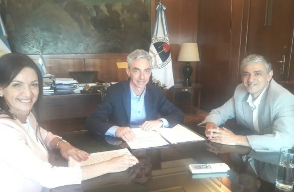 El ministro de Transporte de la Nación, Mario Meoni, recibió al diputado José Luis Martiarena.