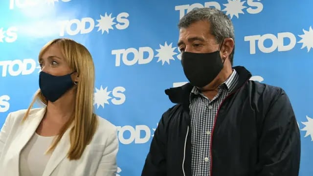 Anabel Fernández Sagasti y Adolfo Bermejo en el búnker del Frente de Todos