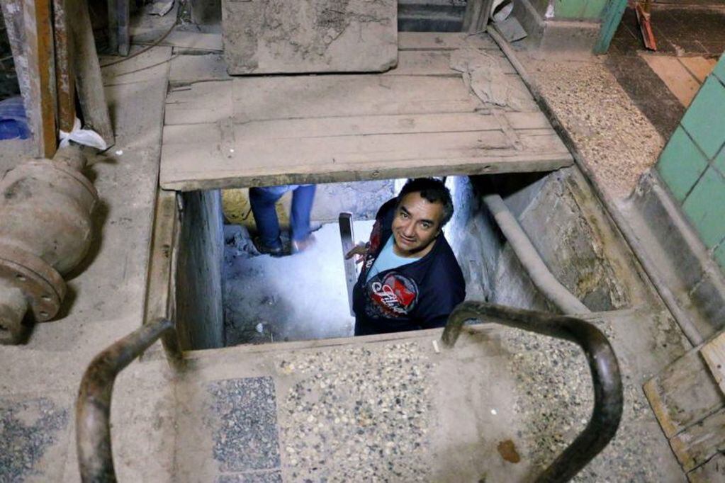 Victor Gordillo, empleado del lugar, ha recorrido los túneles varias veces.