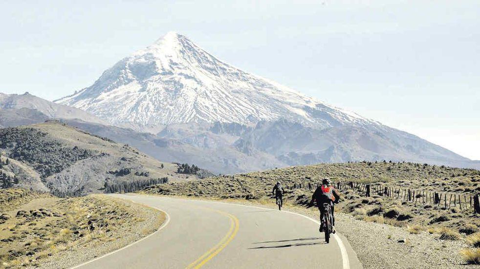 el Gobierno anulará la resolución que declaró sitio sagrado mapuche al volcán Lanín.