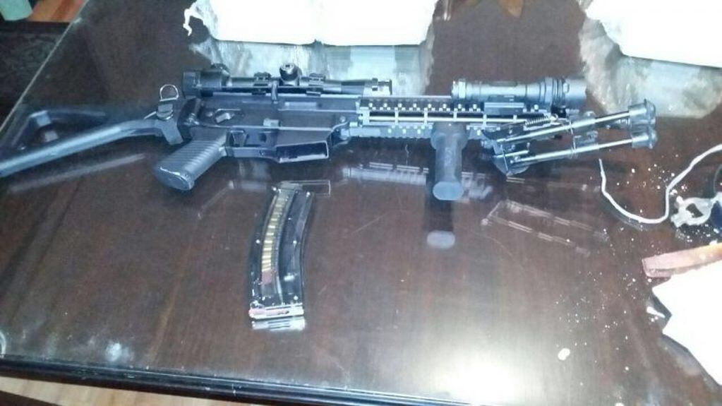 Imagen archivo. El exfuncionario también escondió un rifle de asalto con junto con el dinero.