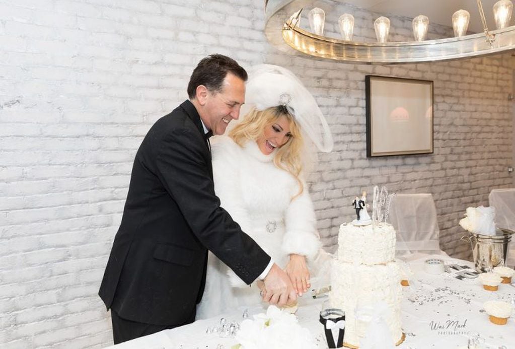 Vicky Xipolitakis y Javier Naselli en su boda (Web)
