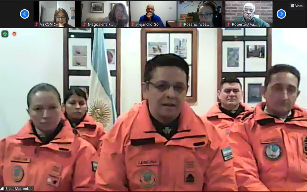 Personal de la Base Antártica Conjunta "Marambio".