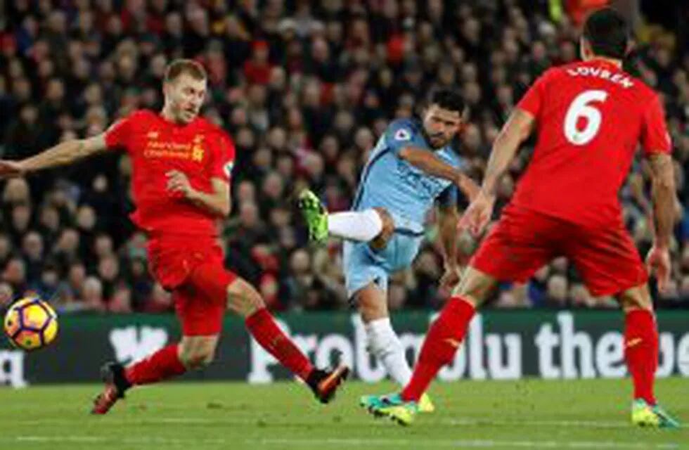 Britain Football Soccer - Liverpool v Manchester City - Premier League - Anfield - 31/12/16 Manchester City's Sergio Aguero shoots at goal    Action Images via Reuters / Carl Recine Livepic EDITORIAL USE ONLY. No use with unauthorized audio, video, data, 