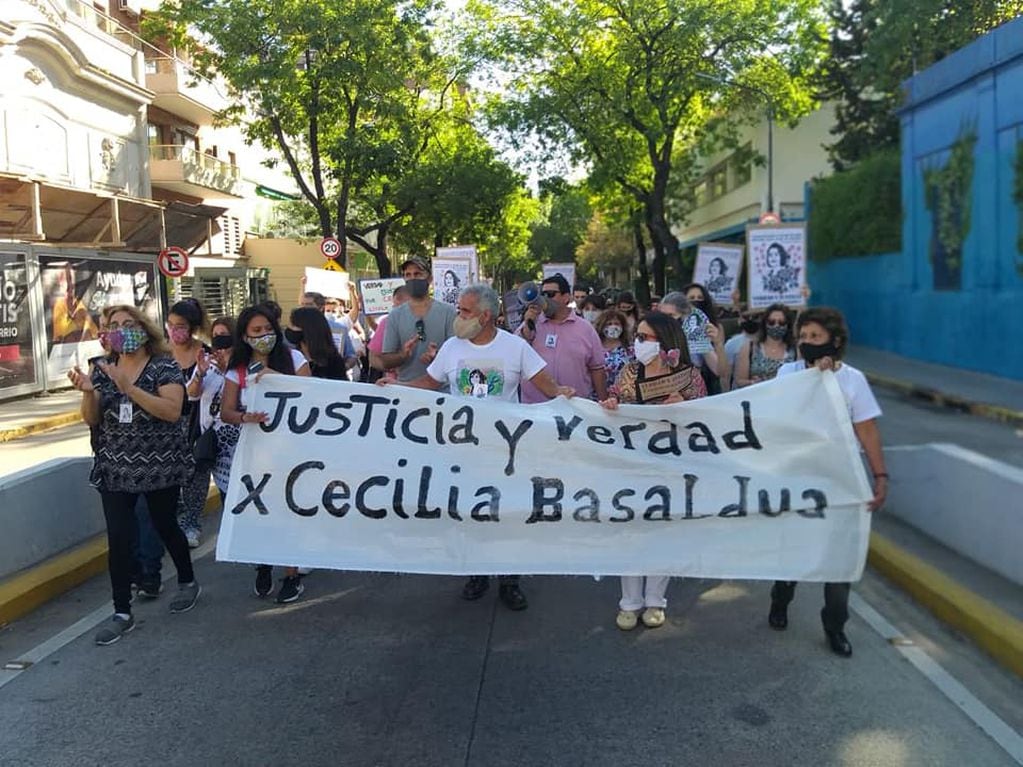 Pedido de justicia por Cecilia Basaldua en Capilla del Monte.