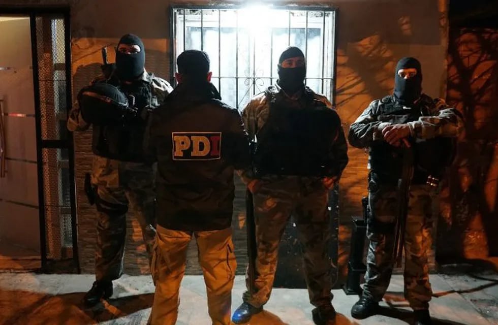 En total hubo 18 allanamientos en domicilios de La Tablada que derivaron en el secuestro de droga y armas. (Min. Seguridad)