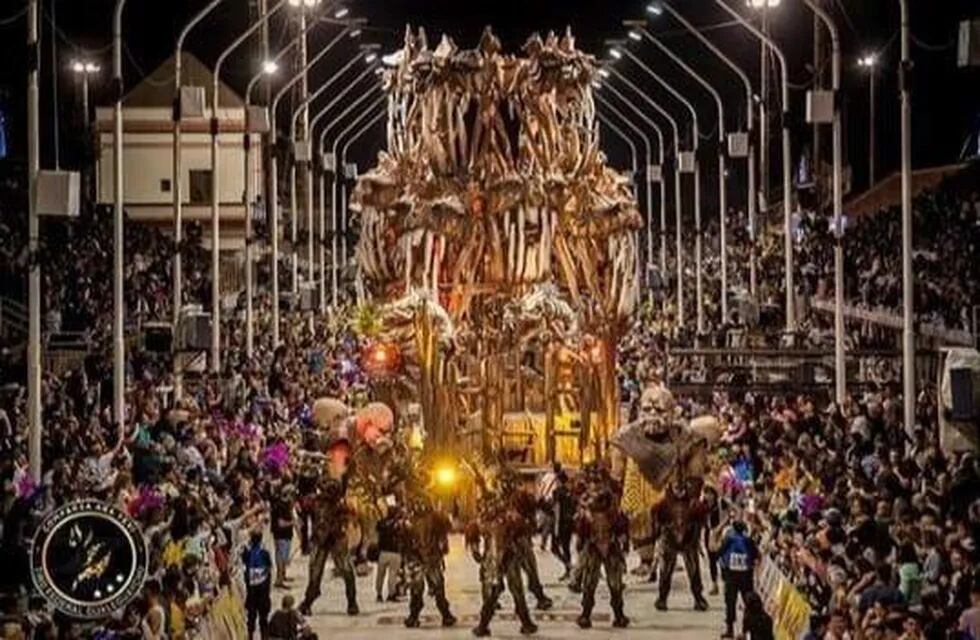 Comparsa Ará Yeví - Tricampeona del Carnaval de Gualeguaychú  \nCrédito: Archivo Carnaval del País