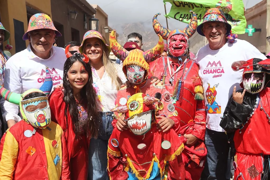 Invitado por la comparsa purmamarqueña Chanca Chanca, el gobernador Gerardo Morales participó de la ceremonia de inicio del Carnaval de esa agrupación.