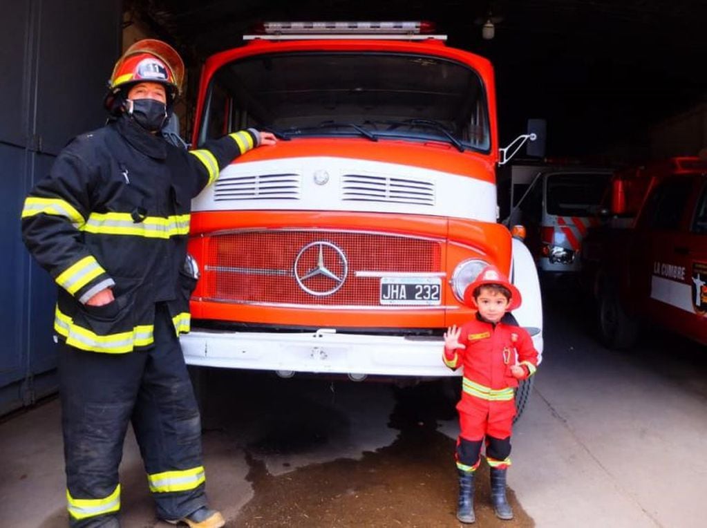 Un padre y un hijo con la misma vocación: ser bombero