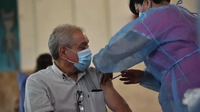 Más de 19 mil personas recibieron la vacuna contra el coronavirus este miércoles en Córdoba.