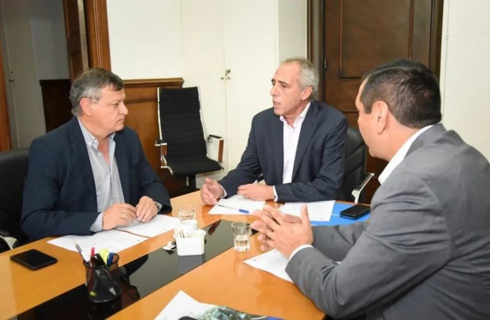 El gobernador avanza en gestiones ante nación para asegurar el flujo de fondos para la provincia del Chaco. (Web).