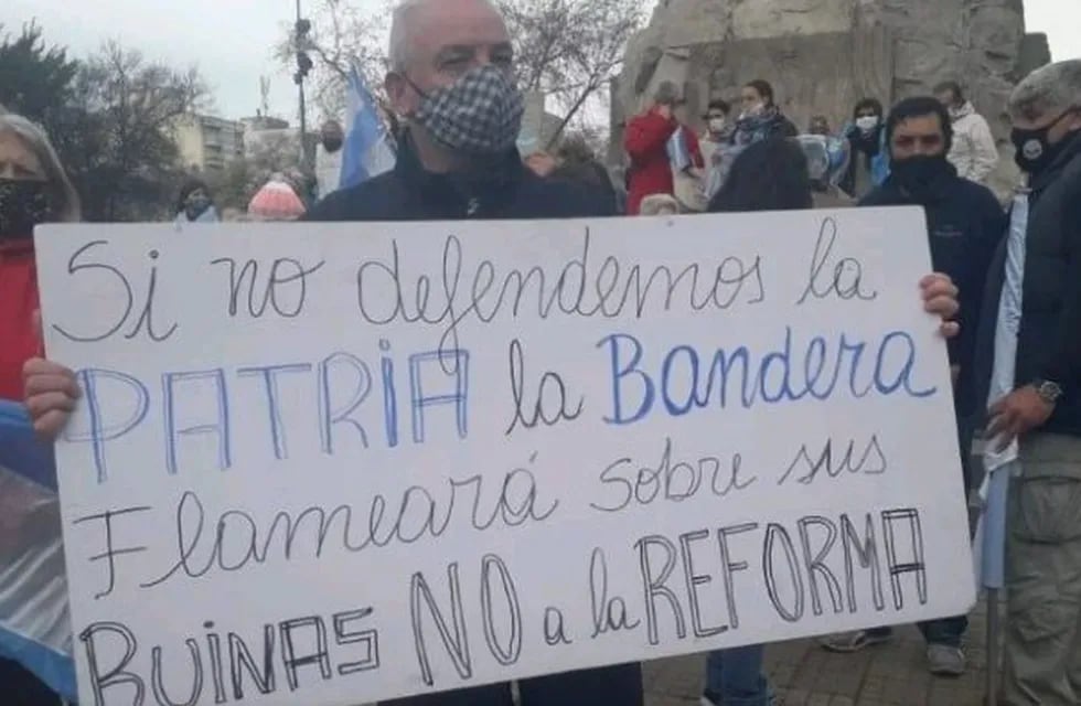 La protesta del 13S se hizo sentir en Mar del Plata (Foto: 0223)