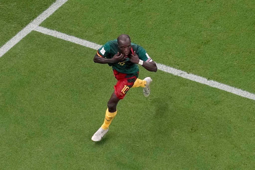 Aboubakar, el autor del gol de Camerún ante Brasil. (AP).