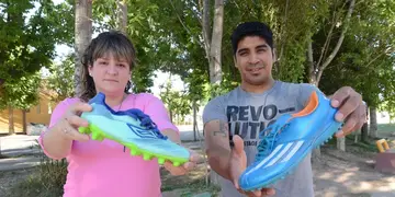 Botines mágicos, el proyecto que junta, restaura y dona zapatillas de fútbol.