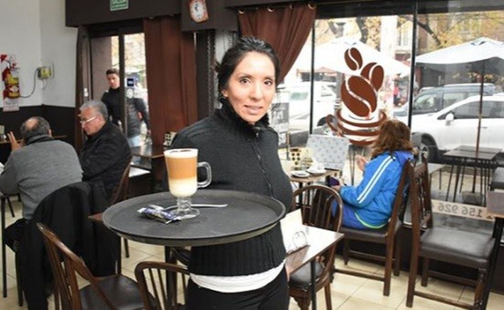 Yemina Garay, la dueña de Nice Coffee, situado en pleno centro de Mendoza.