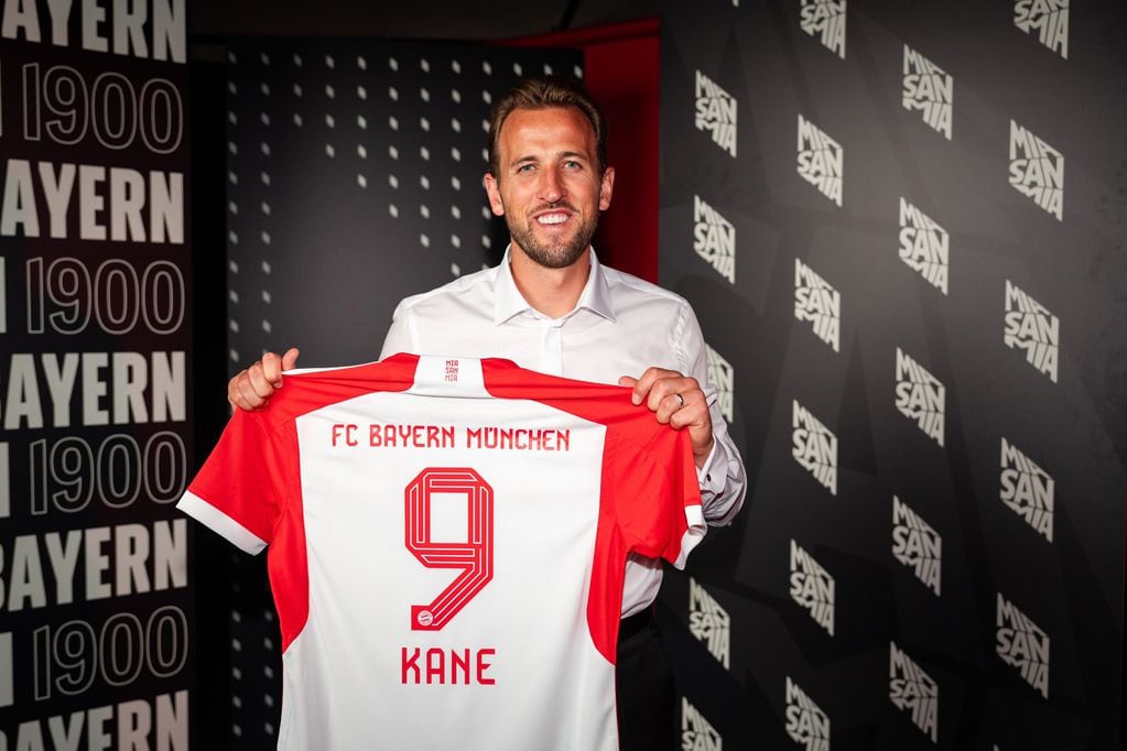 Harry Kane posó con la camiseta del Bayern Munich en un traspaso récord (Prensa Bayern)