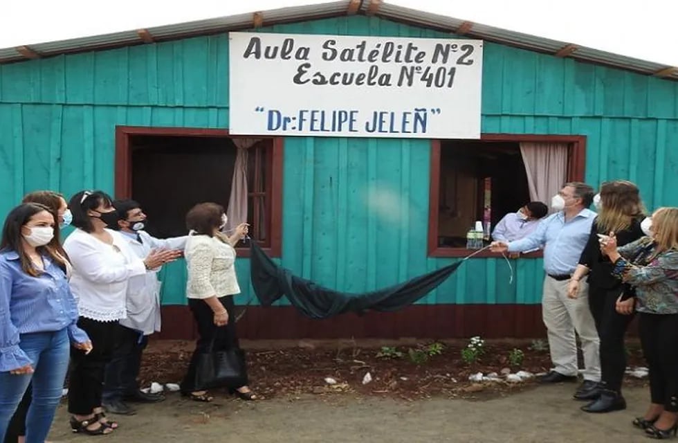 Inauguran un aula satélite en Wanda con el nombre del intendente Felipe Jeleñ